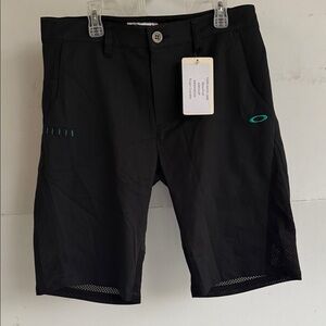 OAKLEY PROTOTYPE SALES MODEL GOLF SHORTS SIZE 32 BLACK